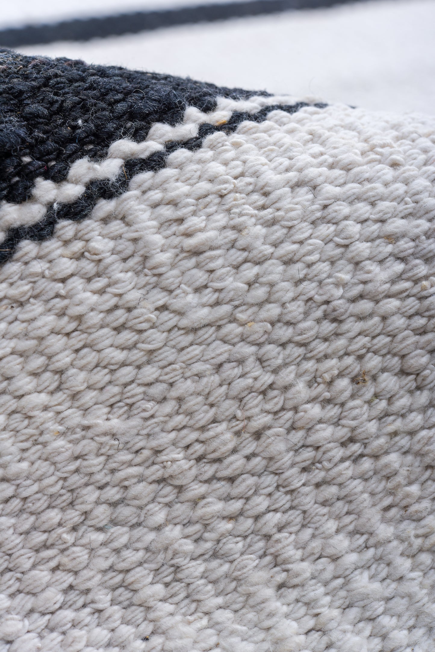 Modern Kilim flat weave | 13 x 19 | Area Rug | tribal design | White, Black | hand woven (3408)