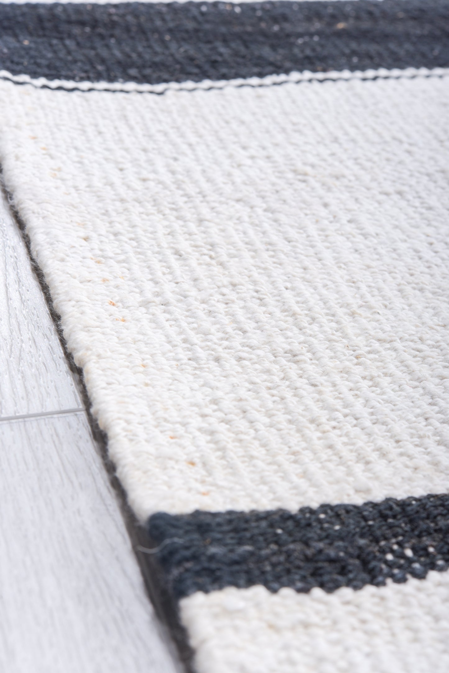 Modern Kilim flat weave | 13 x 19 | Area Rug | tribal design | White, Black | hand woven (3408)